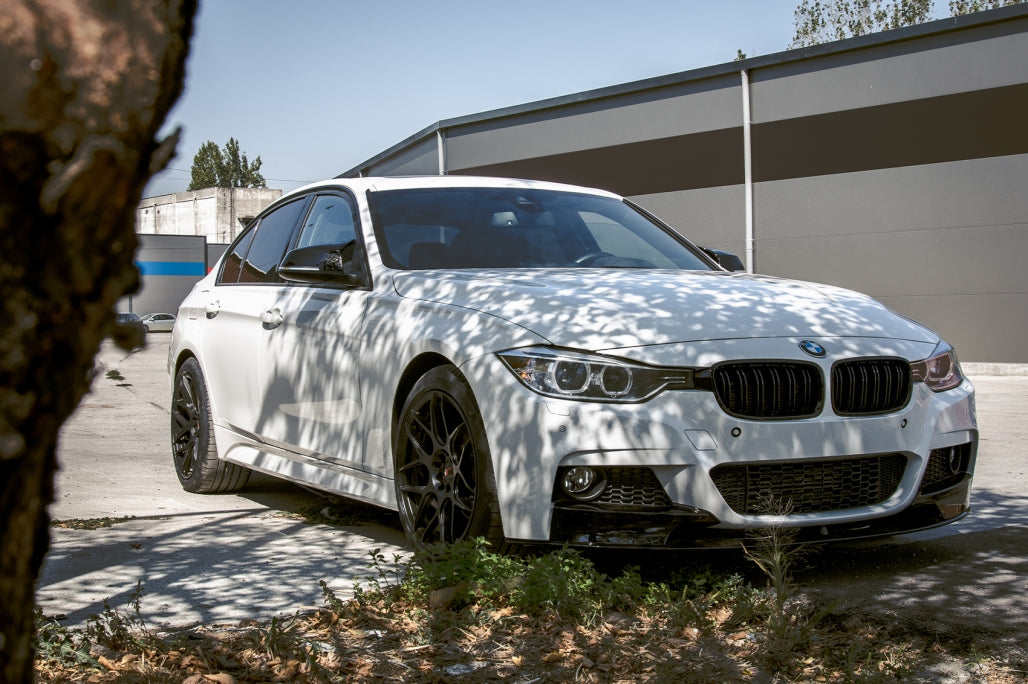 Prednji lip za BMW F30 F31 Piano crni Dvodjelni
