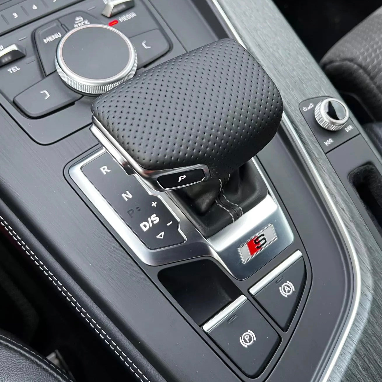LEATHER GEAR SHIFT HANDLE WITH LINE A4 B9 A5 F5 Q5