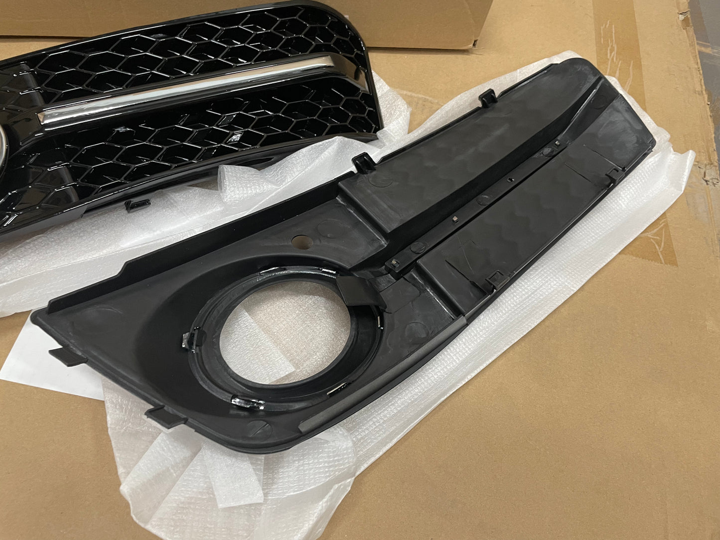 MREŽICE BRANIKA za AUDI A4 B8 Honeycomb