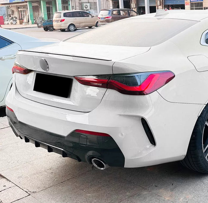 Zadnji spojler BMW G22, klavirsko črn